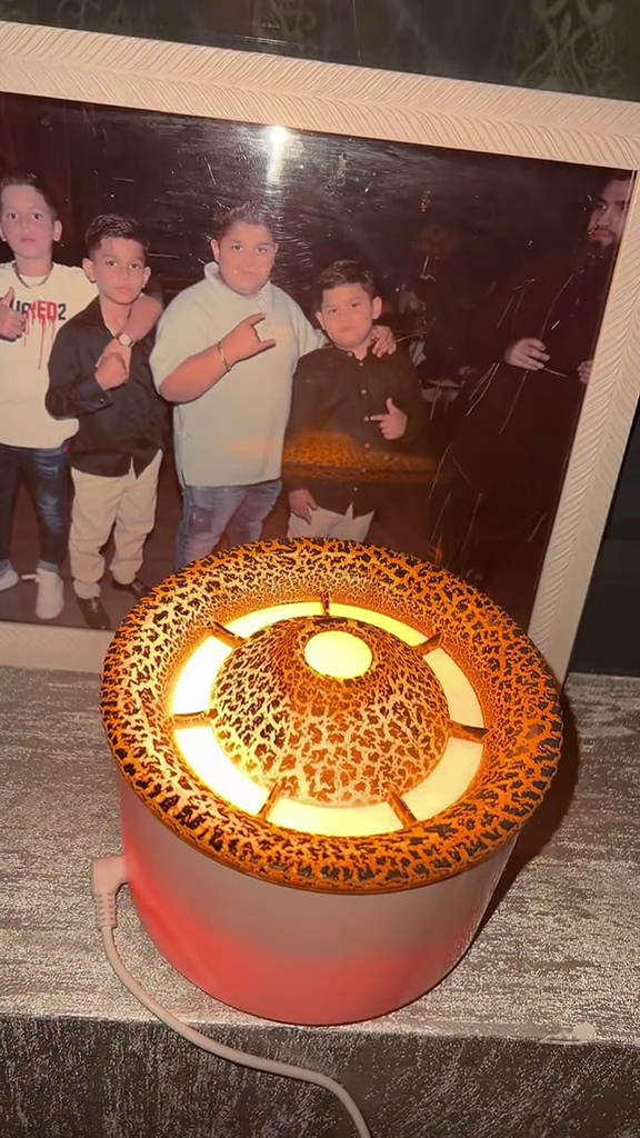 Umidificator cu Aromaterapie – Efect Vulcan & Flacără, LED Inteligent, Rezervor 300 ml